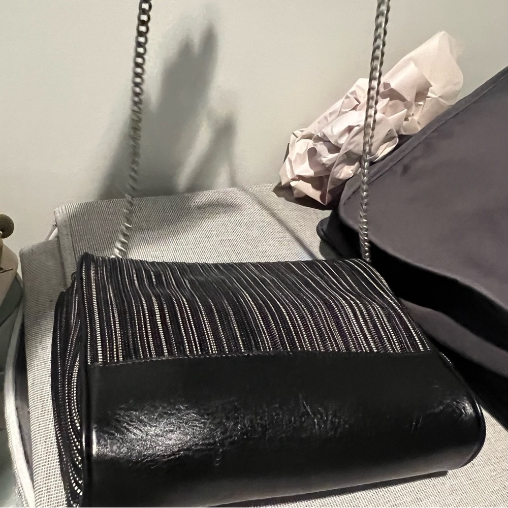 Black leather greyish white mesh crossbody // clutch bag - Picture 4 of 7